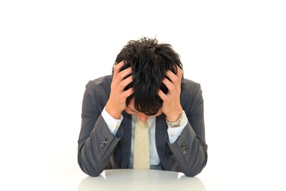 【毛髪診断士監修】冬に男性のフケがひどくなるのはなぜ？原因や対策方法を解説！