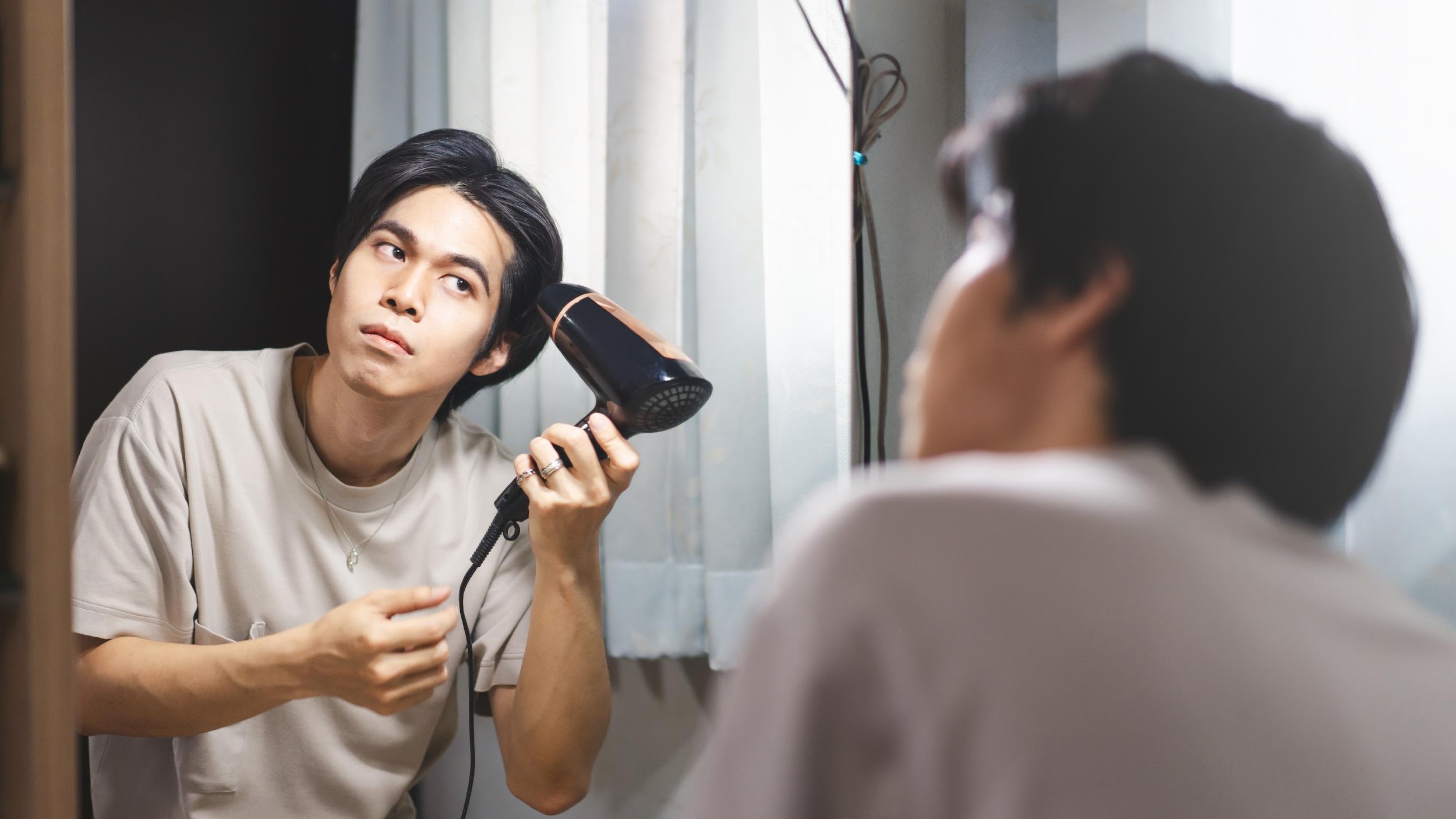 【毛髪診断士監修】頭皮のフケをなくす方法とは？シャンプー方法やヘアケアの見直しについて解説